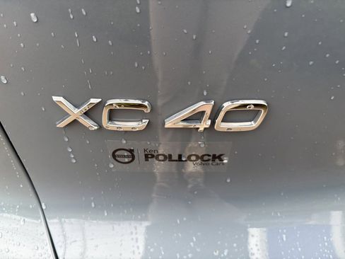 Certified 2023 Volvo XC40 B5 Ultimate w/ Protection Package Premier image 10