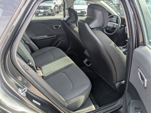 Used 2025 Kia K4 LXS image 30