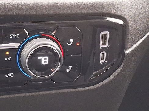 Used 2023 Chevrolet Silverado 1500 LT image 24