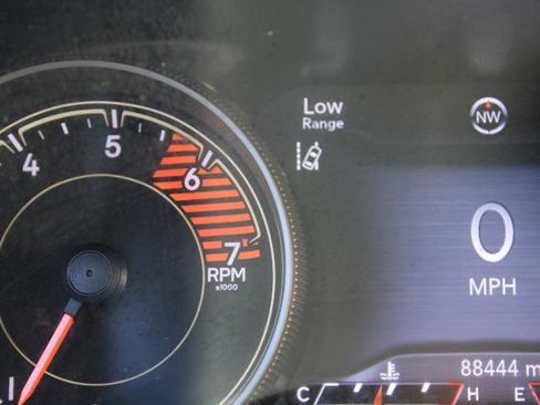 Used 2021 Jeep Cherokee High Altitude FWD image 28