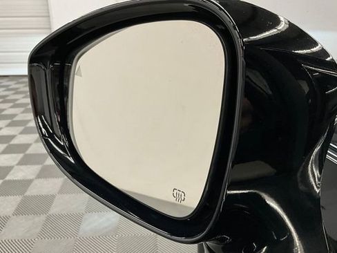 Used 2024 Chrysler Pacifica Touring-L FWD image 38