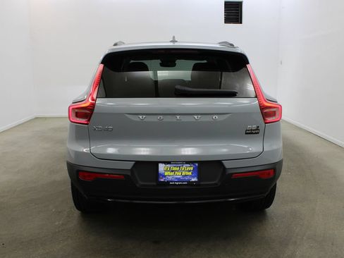 Used 2026 Volvo XC40 B5 Plus AWD/4WD image 4