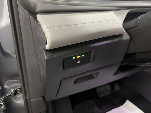 New 2026 Volkswagen Tiguan SE image 16