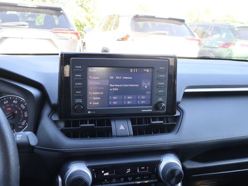 Used 2021 Toyota RAV4 LE AWD/4WD image 19