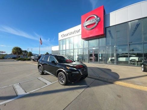 Used 2024 Nissan Rogue S image 2