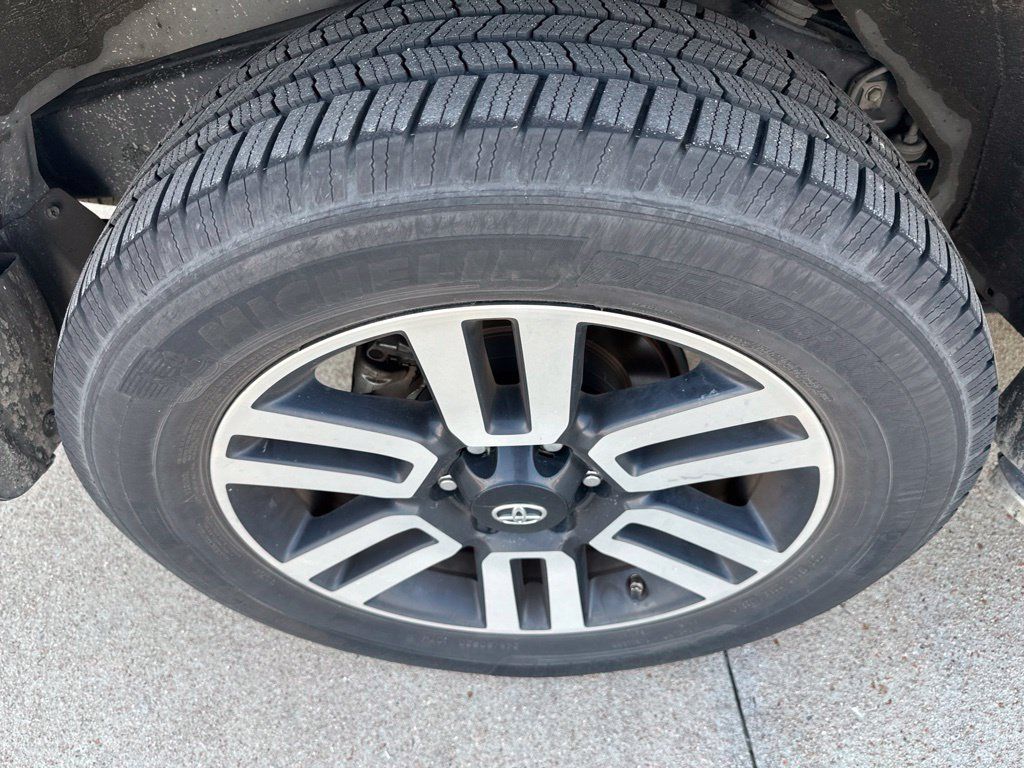 Used 2018 Toyota 4Runner Limited RWD image 21