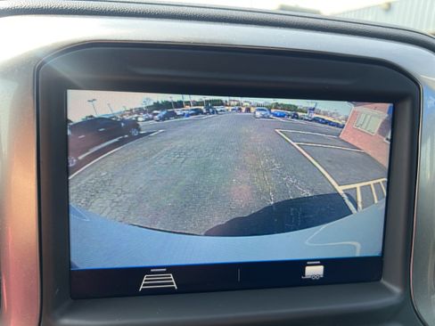 Used 2022 Chevrolet Silverado 1500 LT AWD/4WD image 18