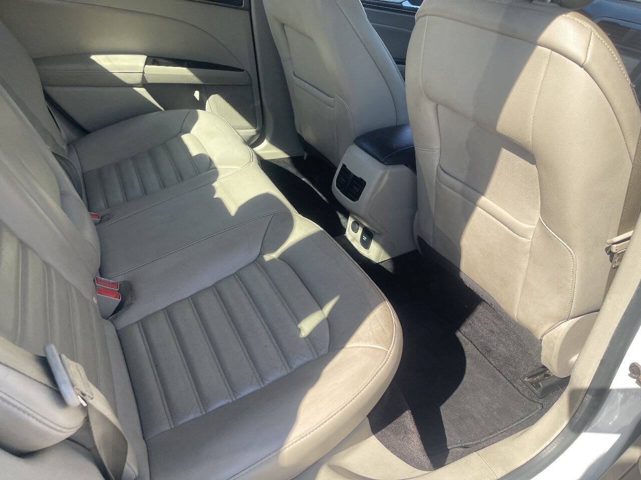 Used 2017 Ford Fusion SE w/ Fusion SE Technology Package AWD/4WD image 21