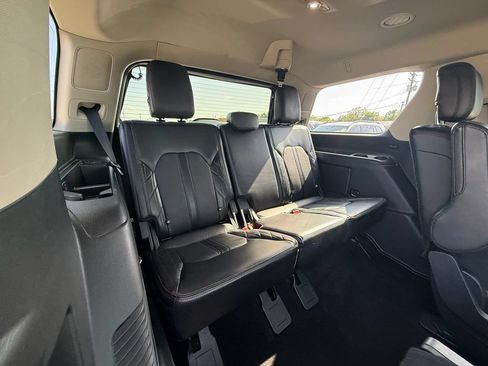 Used 2019 Ford Expedition Platinum AWD/4WD image 23