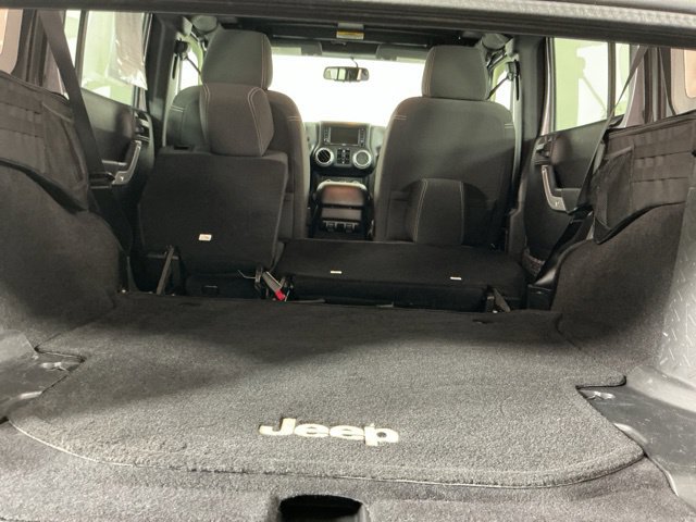 Used 2015 Jeep Wrangler Unlimited Rubicon w/ Connectivity Group AWD/4WD image 24