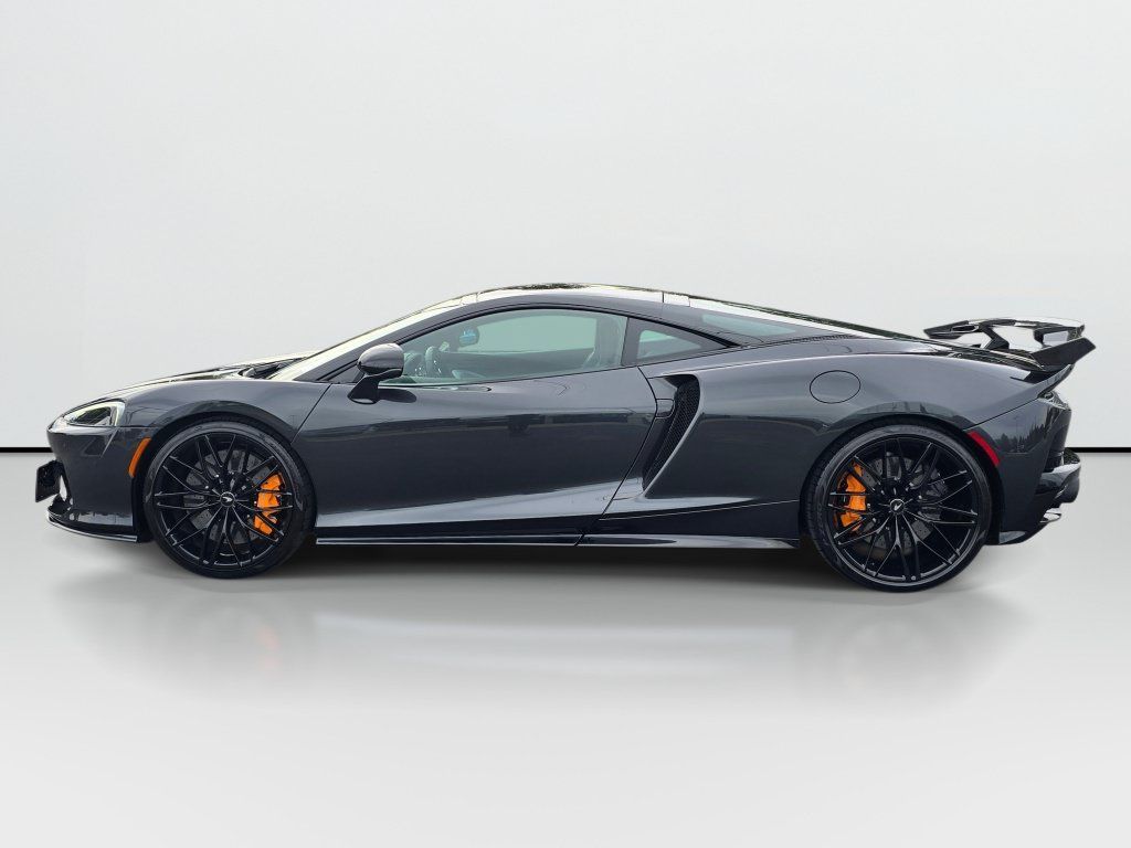 Used 2022 McLaren GT RWD image 2