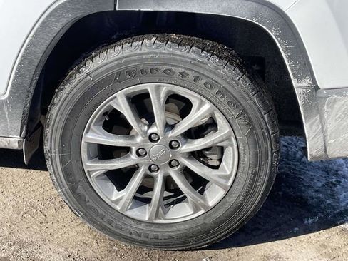 Used 2022 Jeep Cherokee Latitude Lux w/ Sun & Sound Group image 10