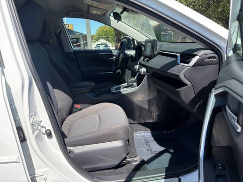 Used 2021 Toyota RAV4 XLE AWD/4WD image 29