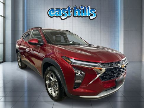 Certified 2024 Chevrolet Trax LT w/ Driver Confidence Package FWD image 1