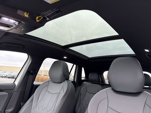 New 2026 Volkswagen Tiguan SEL R-Line image 23