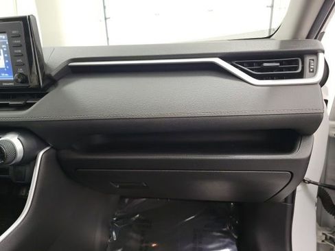 Certified 2020 Toyota RAV4 LE image 38