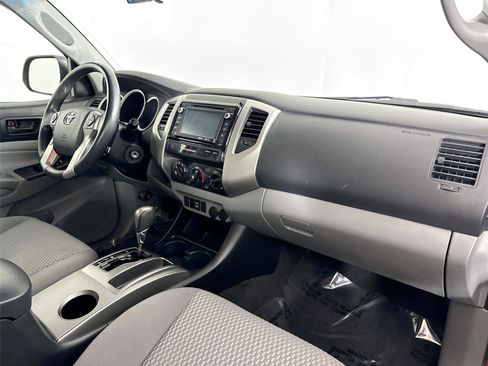 Used 2015 Toyota Tacoma PreRunner image 46