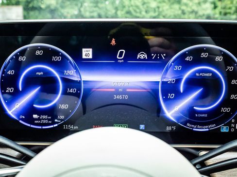 Used 2022 Mercedes-Benz EQS 450+ Sedan image 18