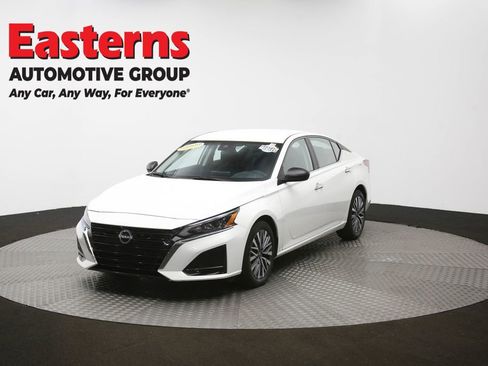 Used 2025 Nissan Altima 2.5 SV FWD image 54