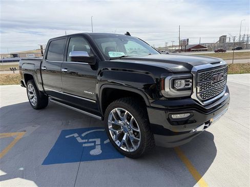 Used 2017 GMC Sierra 1500 Denali w/ Denali Ultimate Package image 2