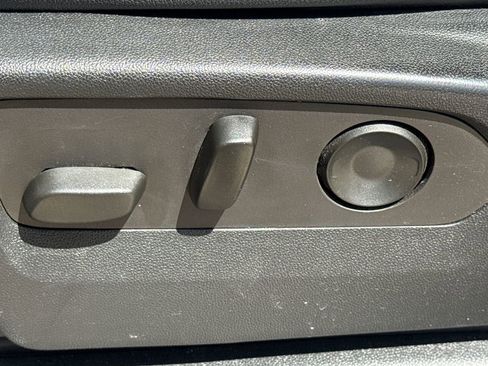 Used 2022 Chevrolet Tahoe Z71 w/ Luxury Package image 20