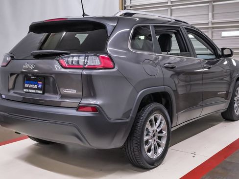 Used 2019 Jeep Cherokee Latitude Plus w/ Comfort/Convenience Group FWD image 6