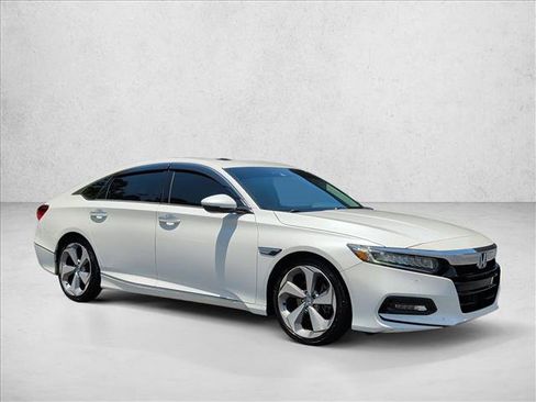 Used 2019 Honda Accord Touring image 3