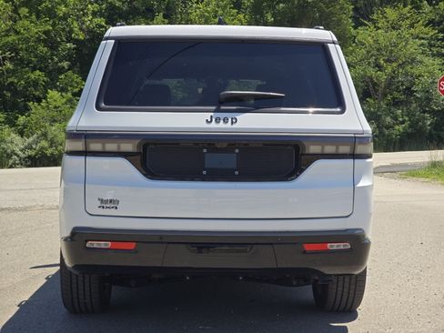 New 2026 Jeep Grand Wagoneer Limited AWD/4WD image 10