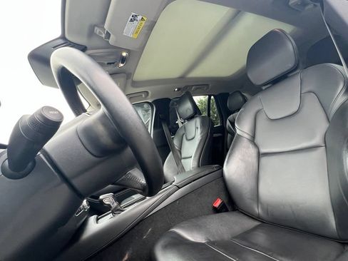 Used 2022 Volvo XC90 T5 Momentum AWD/4WD image 16