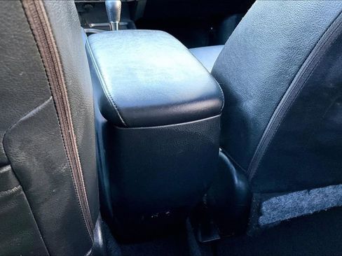 Used 2018 Toyota RAV4 SE w/ Advanced Technology Package image 10