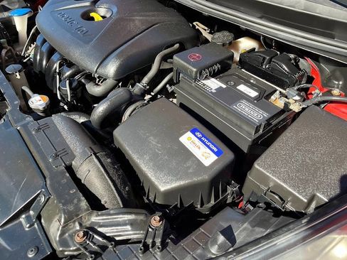 Used 2013 Hyundai Elantra GLS w/ Preferred Pkg image 28