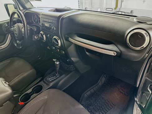 Used 2016 Jeep Wrangler Rubicon w/ Power Convenience Group AWD/4WD image 25