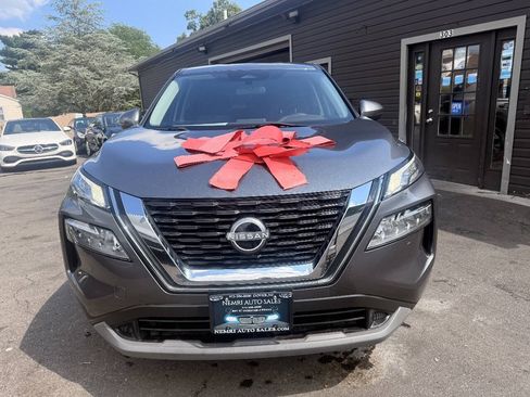 Used 2022 Nissan Rogue SV FWD image 3