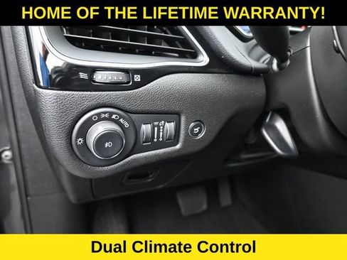 Used 2023 Jeep Cherokee Altitude Lux AWD/4WD image 16
