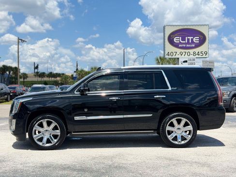 Used 2017 Cadillac Escalade Premium Luxury AWD/4WD image 2