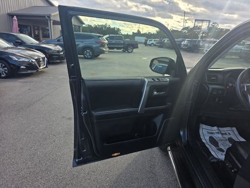 Used 2016 Toyota 4Runner SR5 image 6