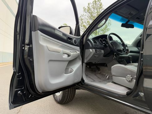 Used 2010 Toyota Tacoma 4x4 Double Cab image 16
