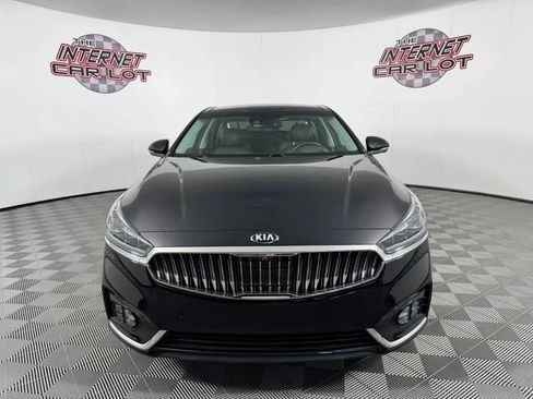 Used 2018 Kia Cadenza Limited FWD image 2
