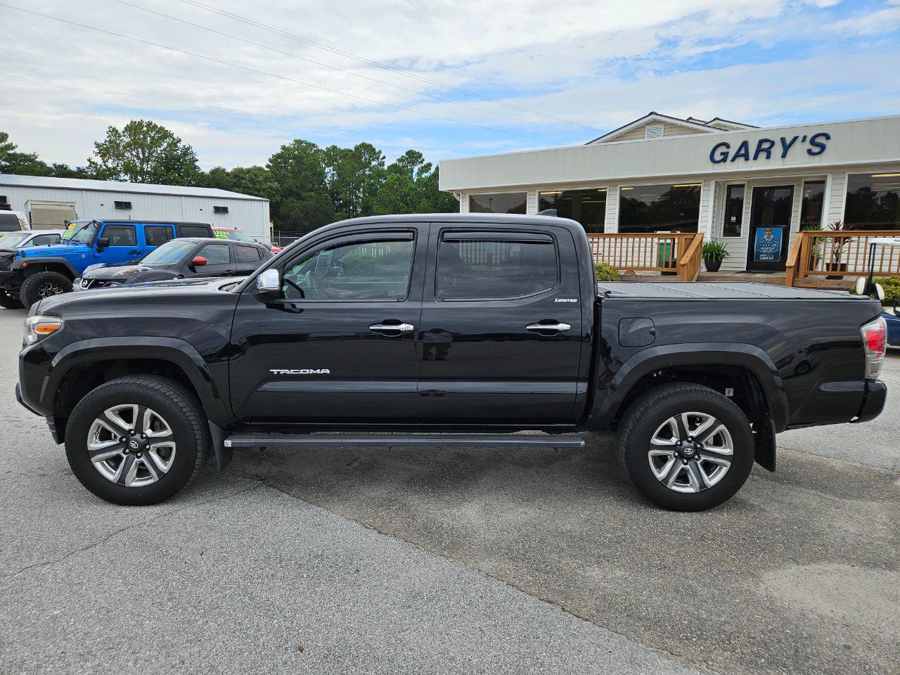 Used 2017 Toyota Tacoma Limited w/ Tow Package AWD/4WD image 3
