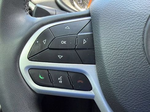 Used 2022 Jeep Cherokee Latitude w/ Sun & Sound Group AWD/4WD image 26