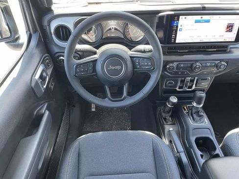 Used 2026 Jeep Gladiator Sport AWD/4WD image 21