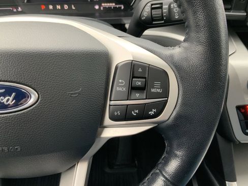 Used 2022 Ford Explorer XLT w/ Equipment Group 202A AWD/4WD image 31