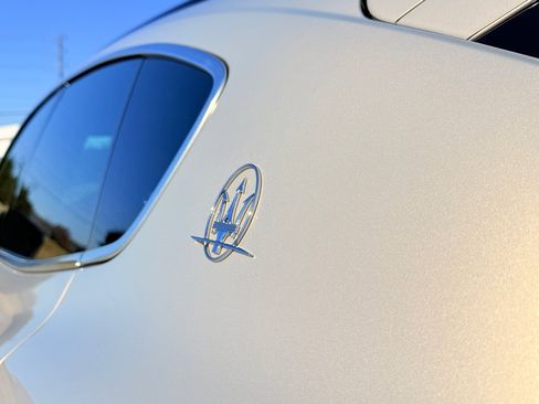 Used 2017 Maserati Levante w/ Sport Package image 11