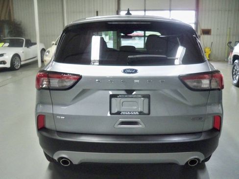 Used 2022 Ford Escape SE image 4