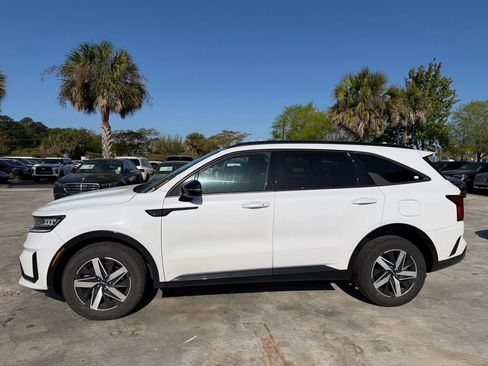 Used 2023 Kia Sorento S w/ Panoramic Sunroof Package image 4