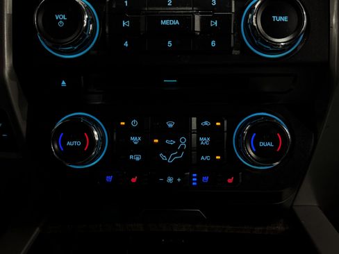 Used 2017 Ford F250 Lariat w/ Lariat Ultimate Package image 35