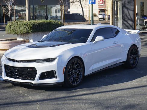 Used 2018 Chevrolet Camaro ZL1 image 2