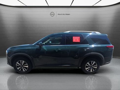 Certified 2025 Nissan Pathfinder SL AWD/4WD image 7