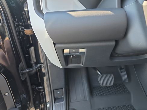 Used 2025 Land Rover Defender 110 S AWD/4WD image 33