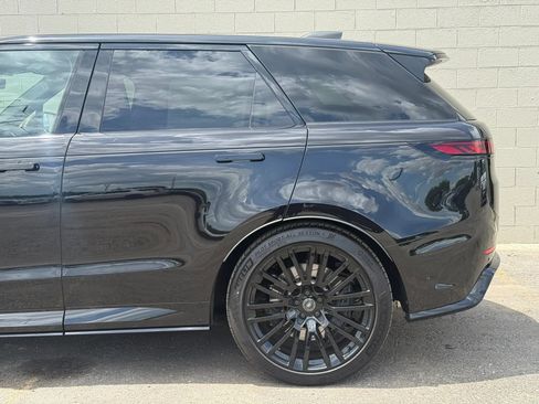 Used 2024 Land Rover Range Rover Sport AWD/4WD image 6
